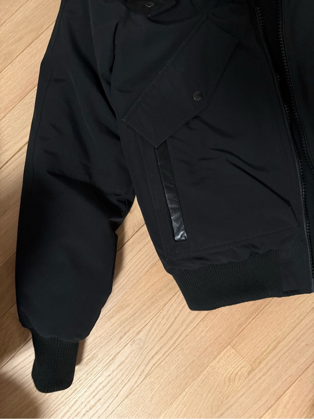 Like new Canada Goose Bomber Jacket with Sherpa Collar - Picture 3 of 15